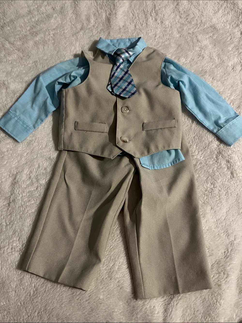 George Tan Vest & Pants Matching Set with Blue Shirt and Plaid Tie